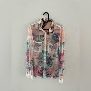 GUESS Los Angeles beautiful long sleeves button-up shirt. Size S